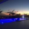Piscina exterior noche